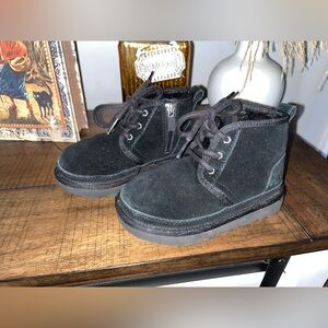 Size 10 toddler Numel uggs
